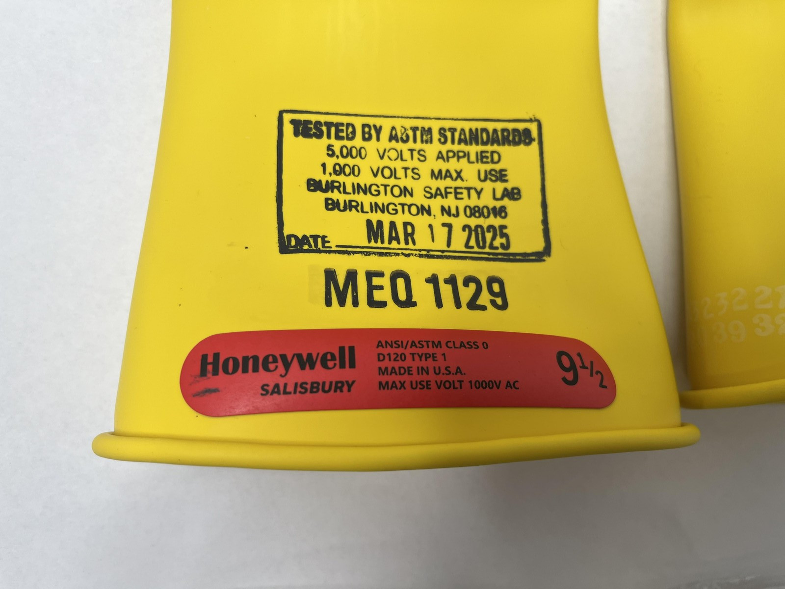 Honeywell Salisbury Class 0 D120 Rubber Insulating Gloves 9.5 Yellow 1000V AC