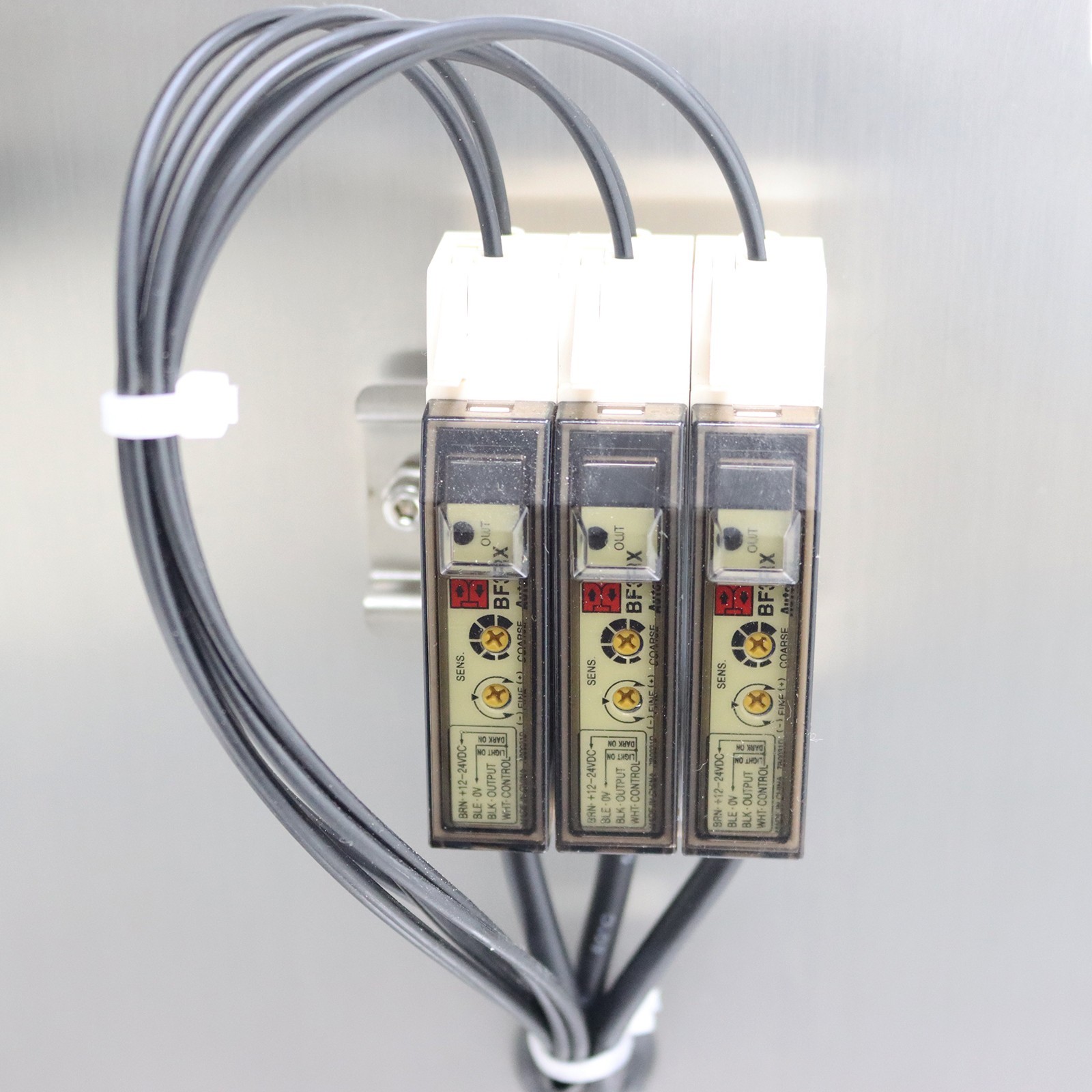 0.79-3.94»Desktop Conveyor Rubbing Capping Integrated Machine 10-30Bottles/min