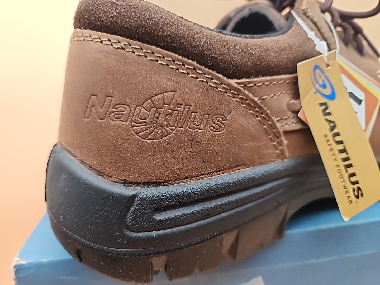 Nautilus Safety Footwear Men’s 1826 Safey Toe Shoe Men’s Size 9.5 Wide