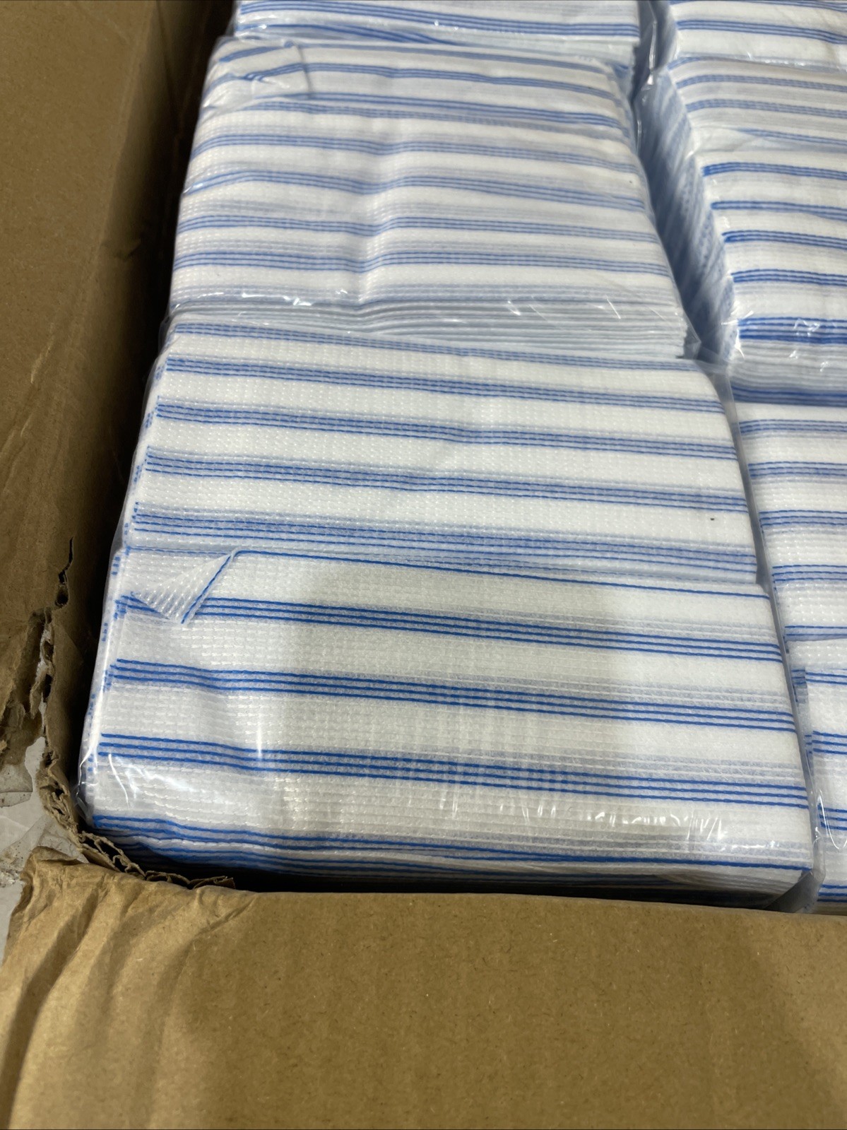 Rubbermaid Commercial HYGEN 2134283 Cleaning Cloths – White/Blue (600/CT) New