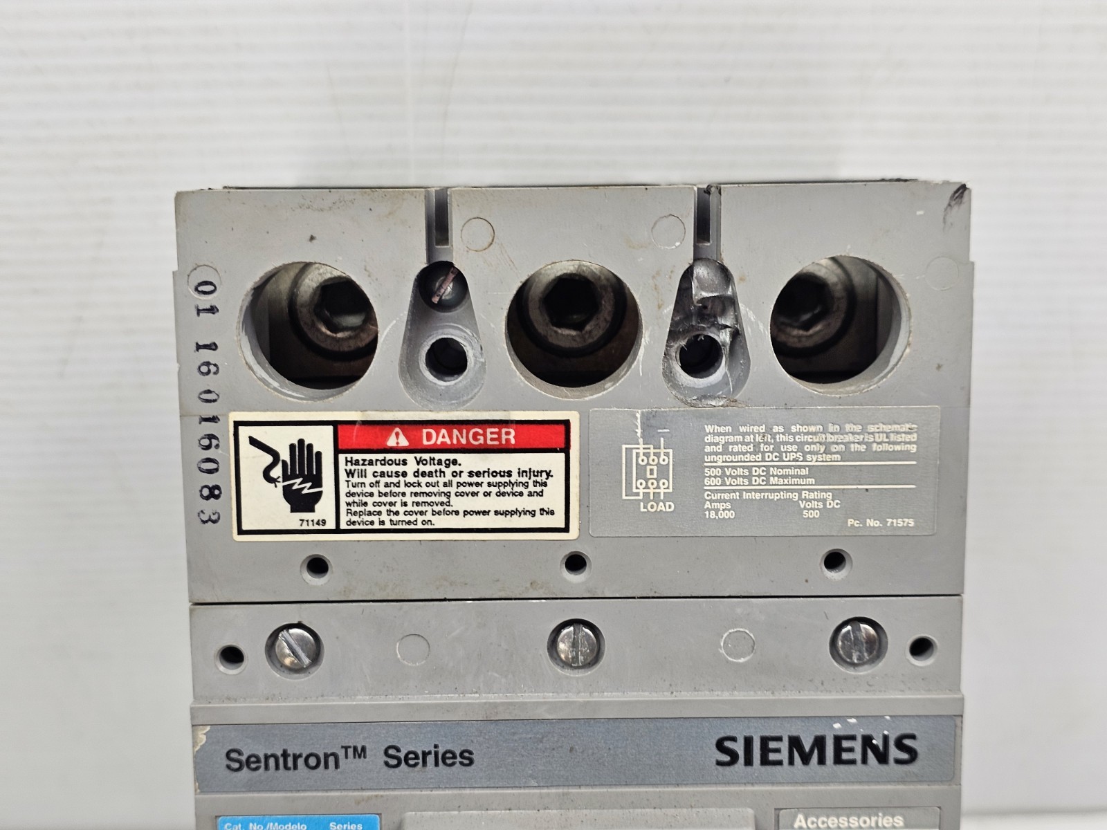 Siemens FXD63B250 Sentron 250A Circuit Breaker 3 Pole 600V Used WITH 6 LUGS