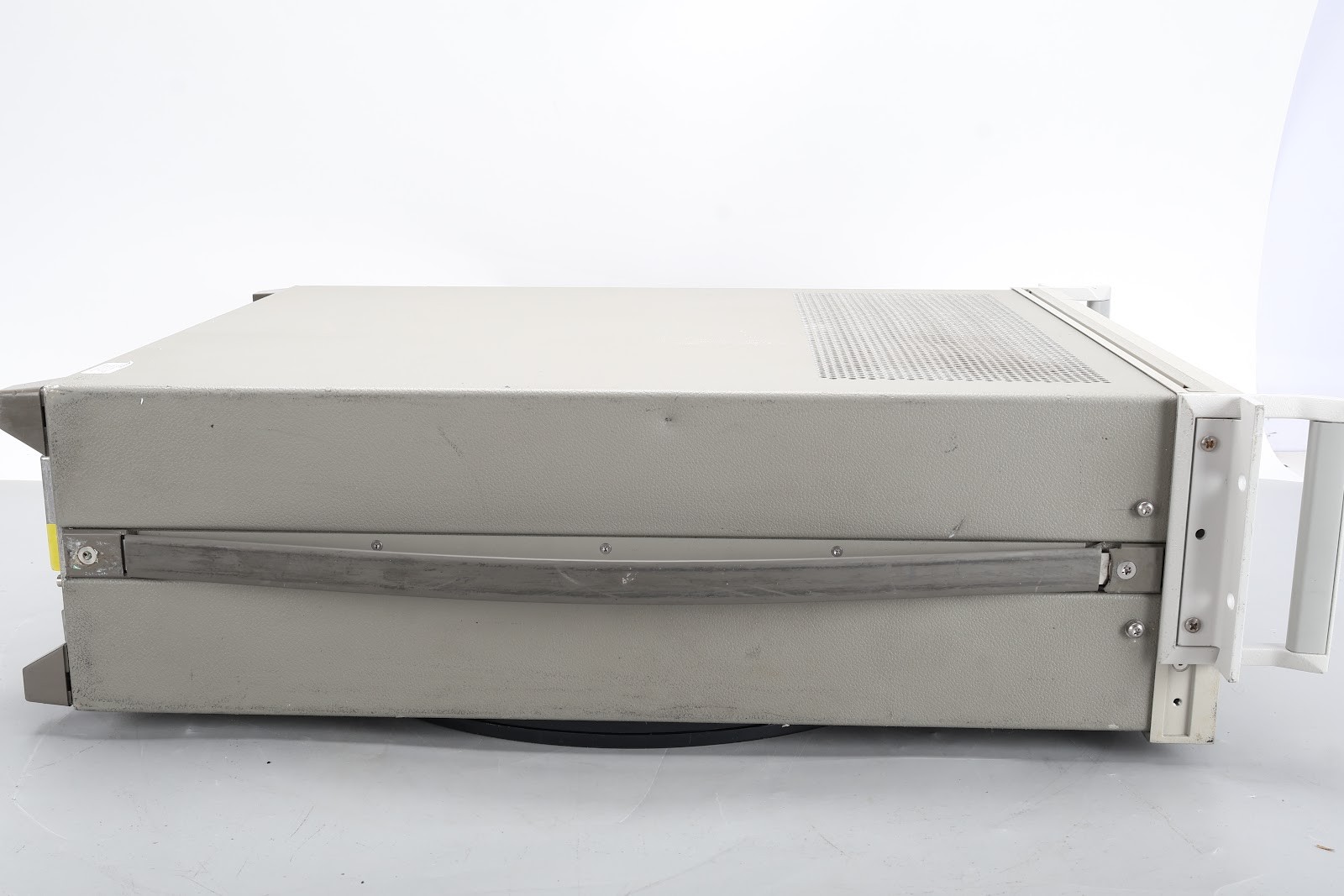 HP 8644B 0.26 – 1030Mhz Synthesized Signal Generator Option 003 and 005 – AS IS