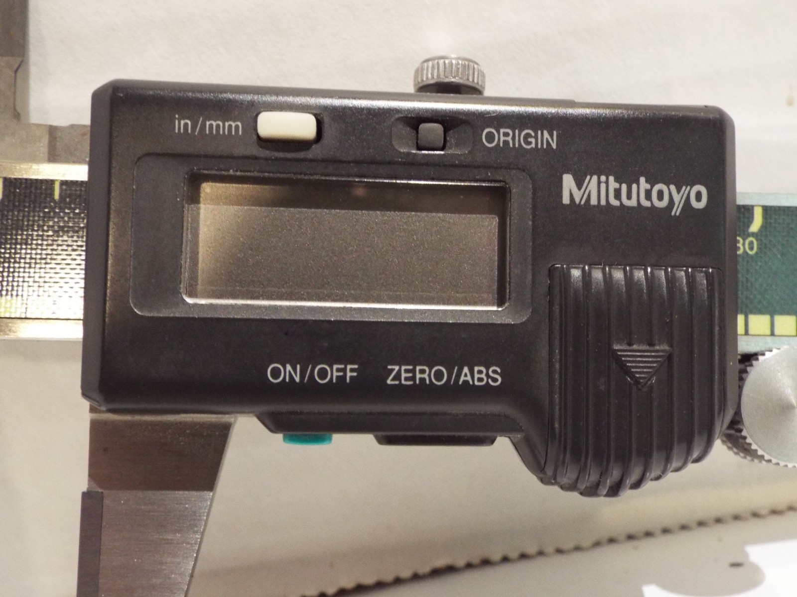 Mitutoyo Digimatic 0-6″ Digital Caliper 500-175 Model CD-6″CWW Carbide Faced