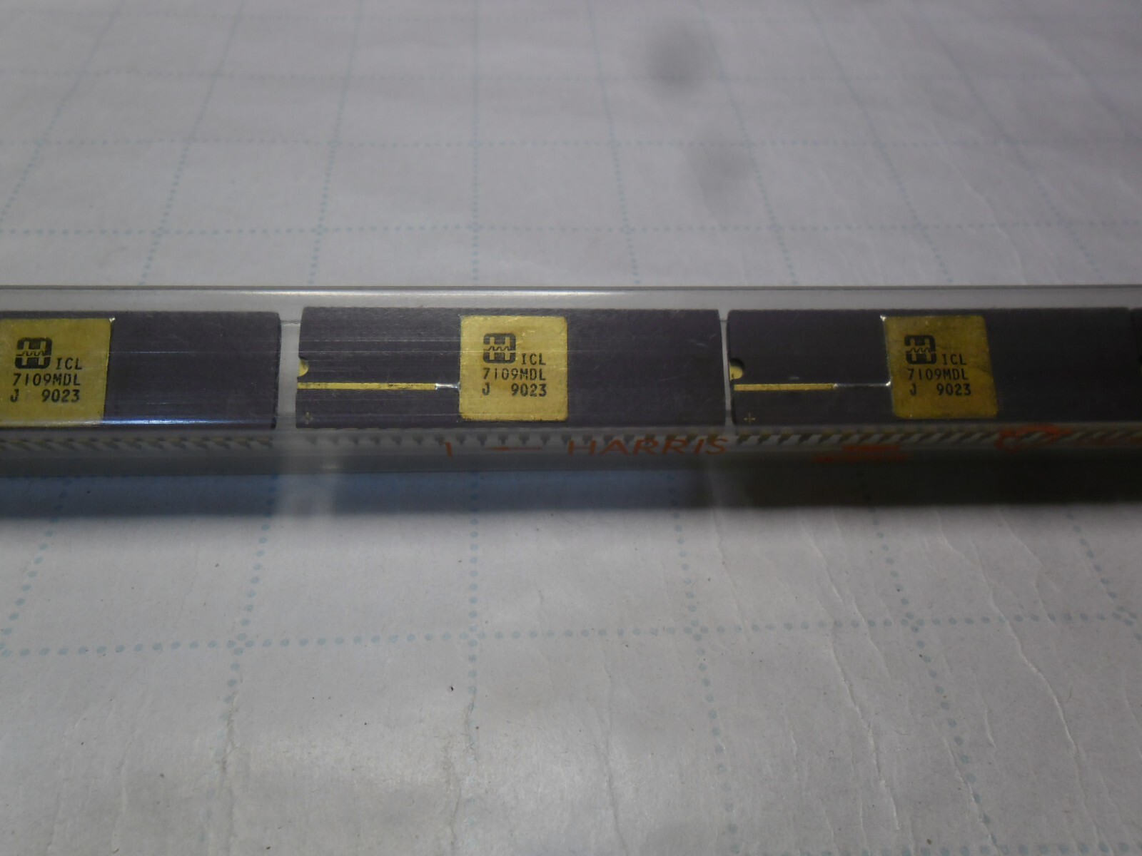 Harris ICL7109MDL, ADC Single ,30SPS, 12-Bit Parallel, 40 pin SDIP