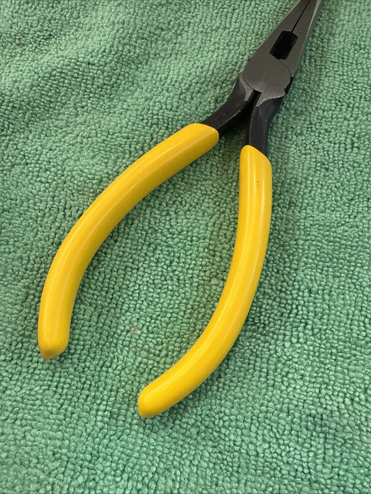 Klein Tools D203-7 Side-Cutting Long-Nose 7 Inch Pliers