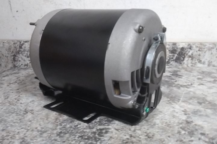 Century H718V1 1/2 HP; 1 HP 1725/1140 RPM 460VAC 3-Phase Belt Drive Motor