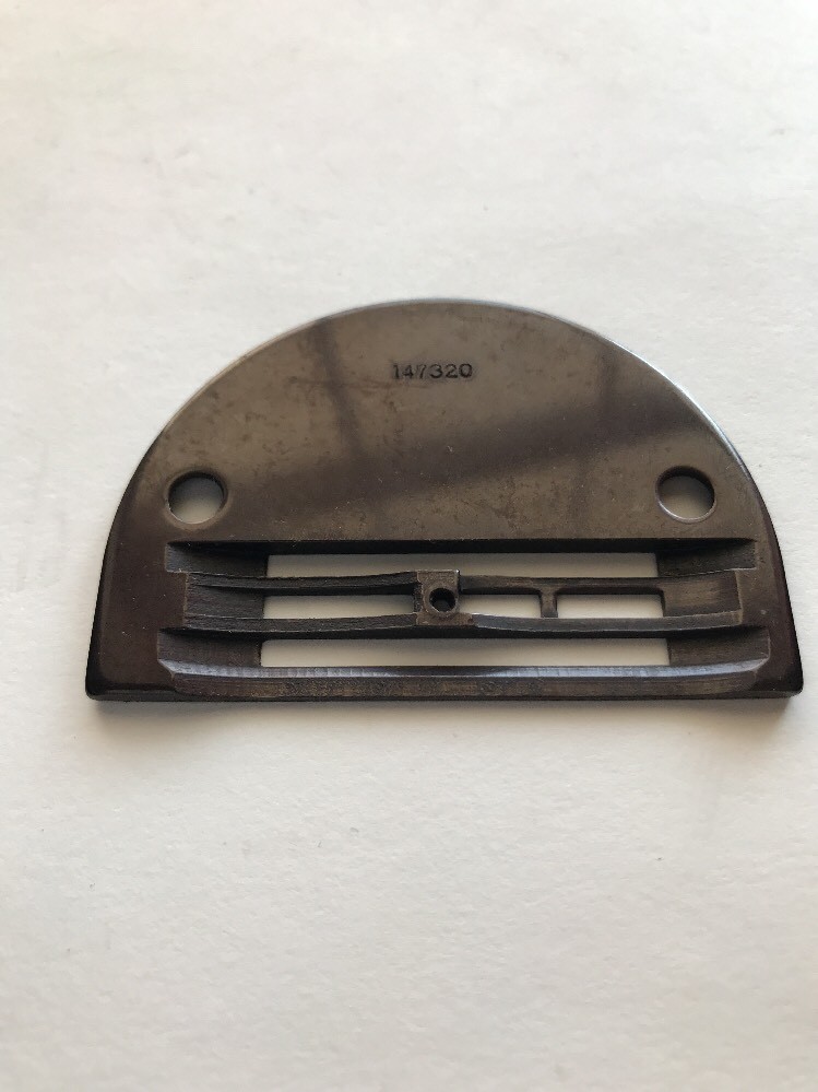 *NOS* 147320-SINGER-THROAT PLATE-FOR SEWING MACHINES-FREE SHIPPING*