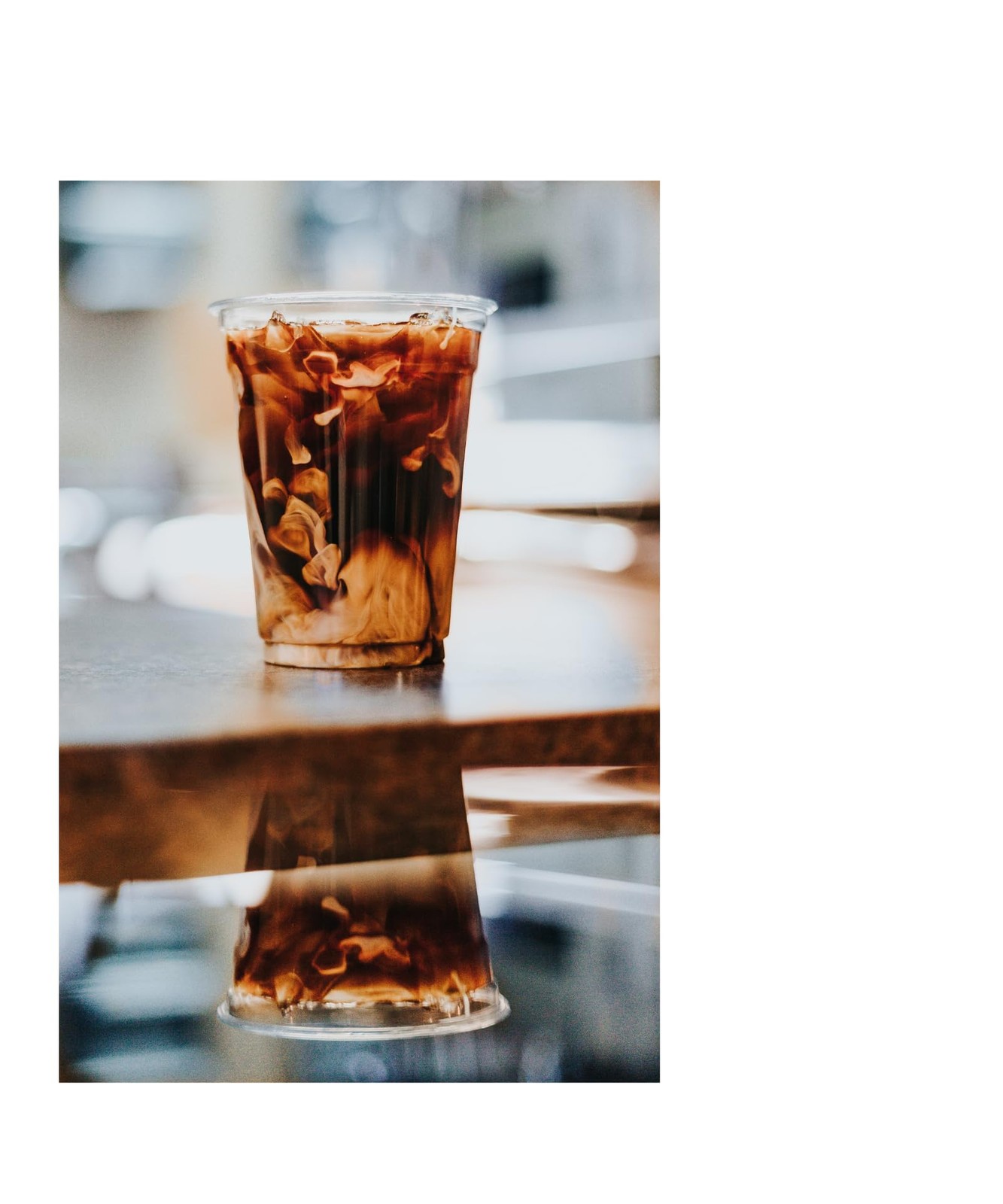 12 oz Clear Plastic Cups with Lids and Straws, Disposable 12 Ounces,