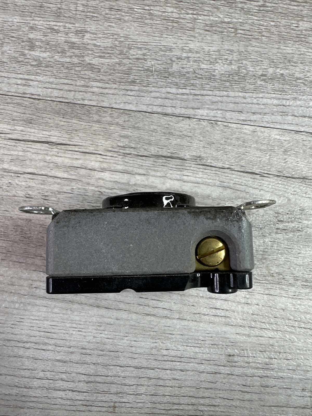 Vtg Hubbell 7310-G Twist-Lock Porcelain Grounded 3-Wire Outlets Bakelite Back