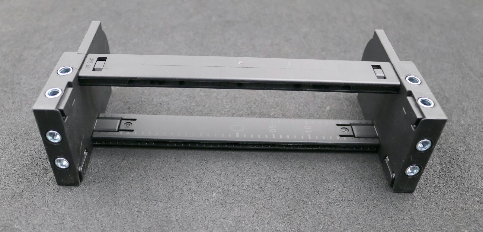 IGUS KMA connection element 39000.20 internal dimension 210×42 mm external dimension 233x63x114 mm