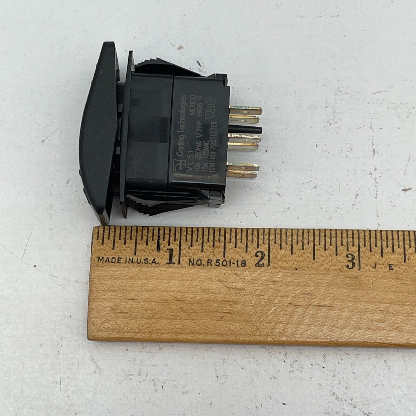 VL51 – Carling Technologies DPDT, (On)-Off-(On) Rocker Switch Panel Mount 10A