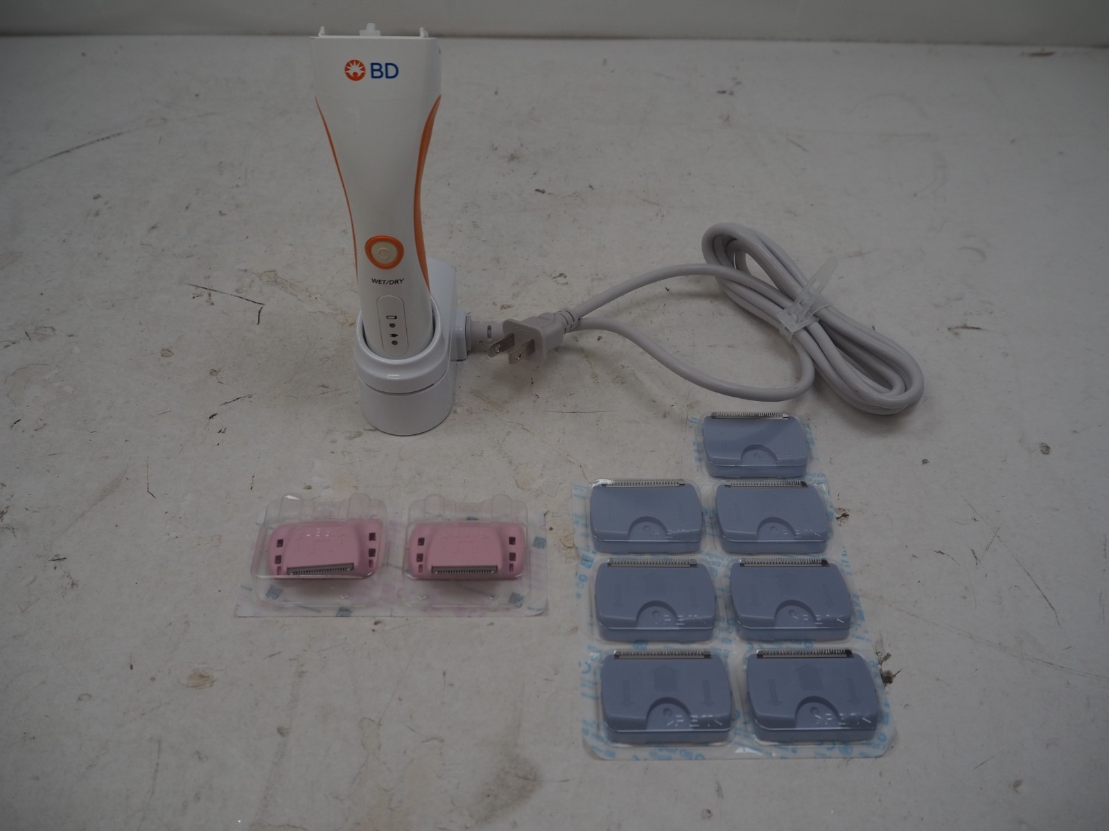 BD 5513E Surgical Clipper with Charger & 9 Blades – Fast Free Shipping