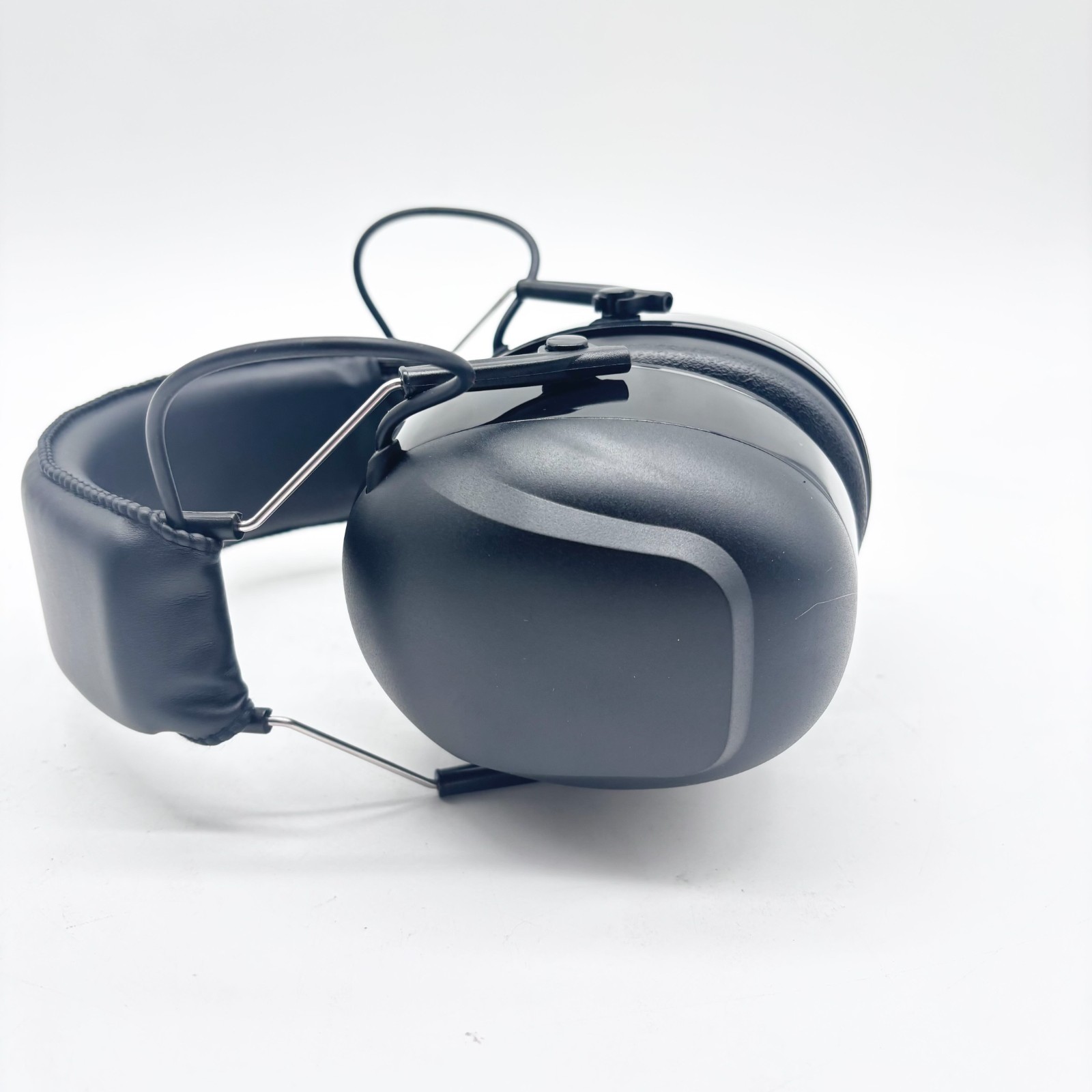 SNR 30 DB Black AC136 Wireless Hearing Protector With Noise Reduction