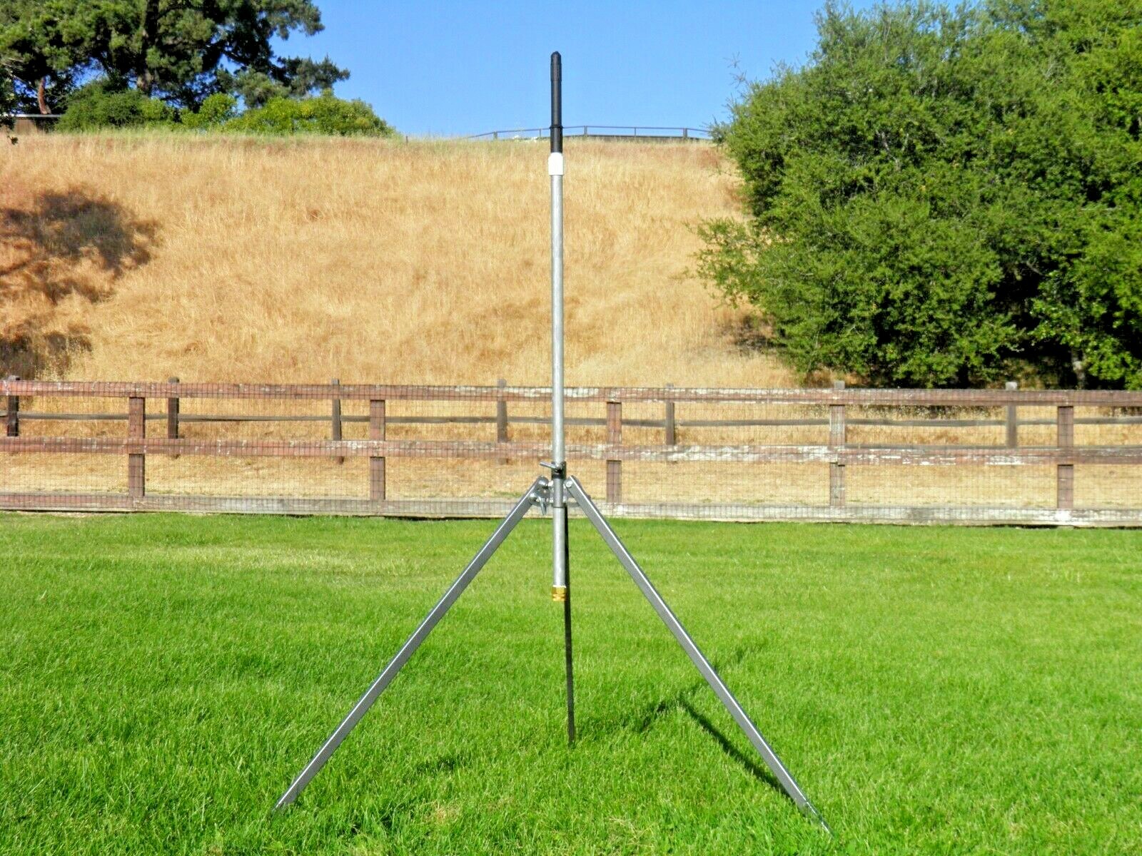 60 FT OF RAINDROPS THE MOST EFFICIENT SPRINKLER EVER ON COMMERCIAL TRIPOD