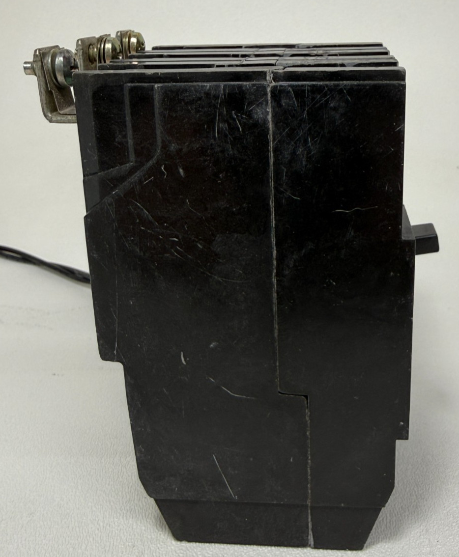 GE TEY340ST12 40Amp 3Pole 480/277VAC 14kA Bolt-On Circuit Breaker TEYST12 Shunt