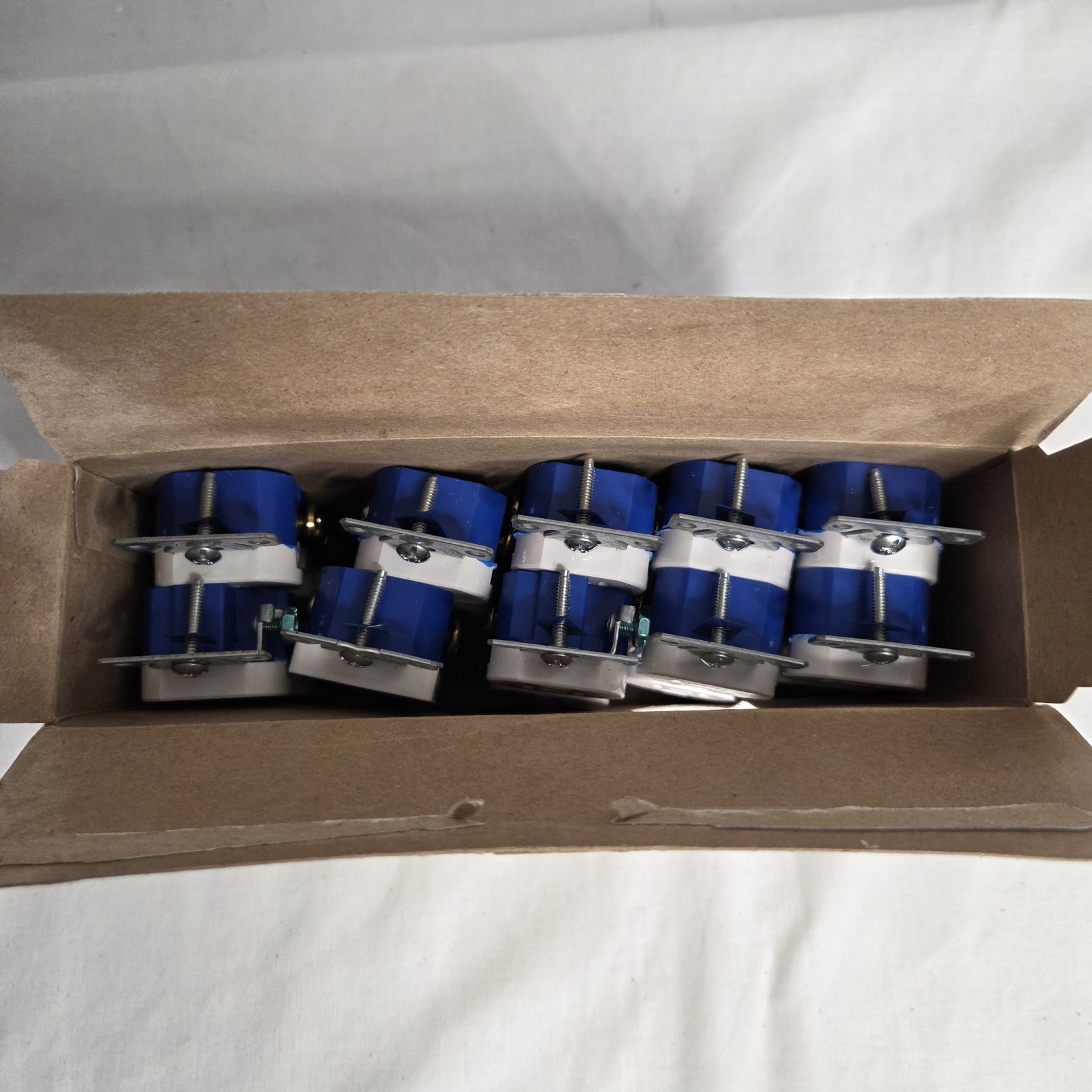 Cooper Wiring Devices Grounding Duplex Receptacle 15A-125V White Lot Of 20 NIB
