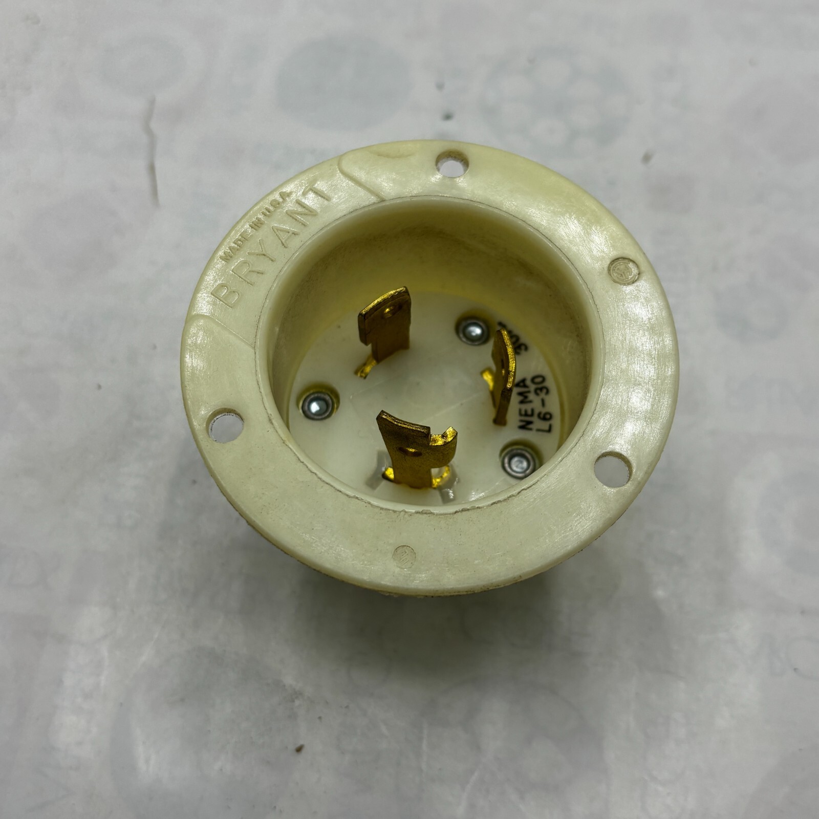 BRYANT 70630-MB Locking Male Base Plug Nylon 2 Pole 3 Wire 30A 250V L6-30 ⭐