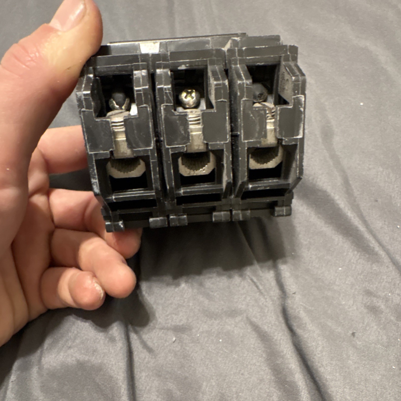 GE THQB RY-2937 100A 3-Pole 201-250V AC Circuit Breaker Panel Mount