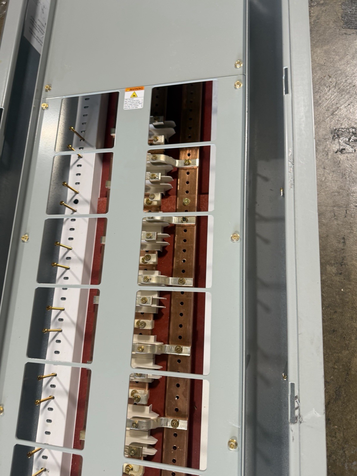 1-EATON PRL3X 250A 480/277V 3P4W MAIN BREAKER PANELBOARD NEMA 1 SURFACE 72” NEW