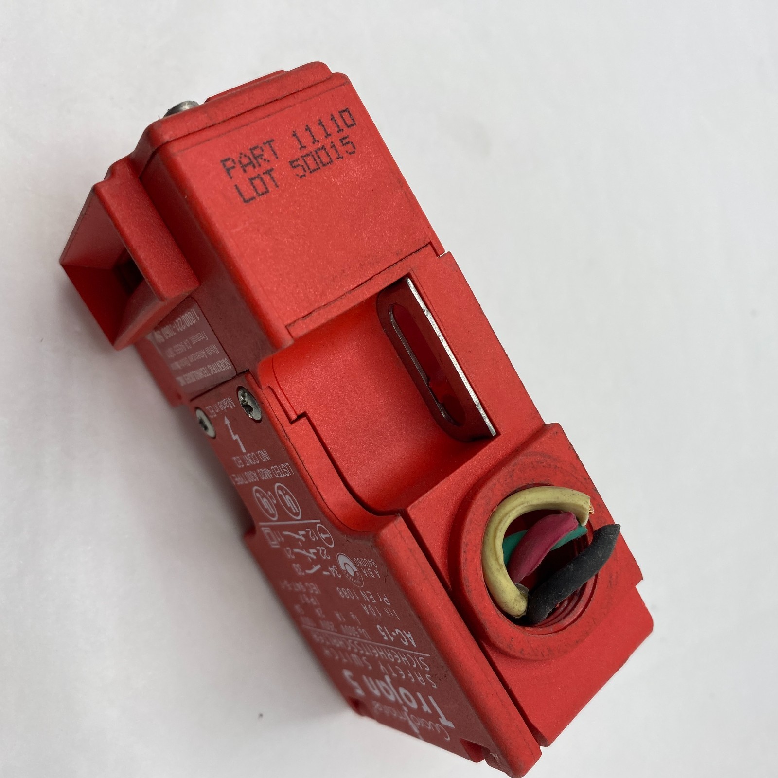 GUARDMASTER TROJAN-5 SAFETY SWITCH SICHERHEITSSCHALTER 11110 LOT 50015 AC-15