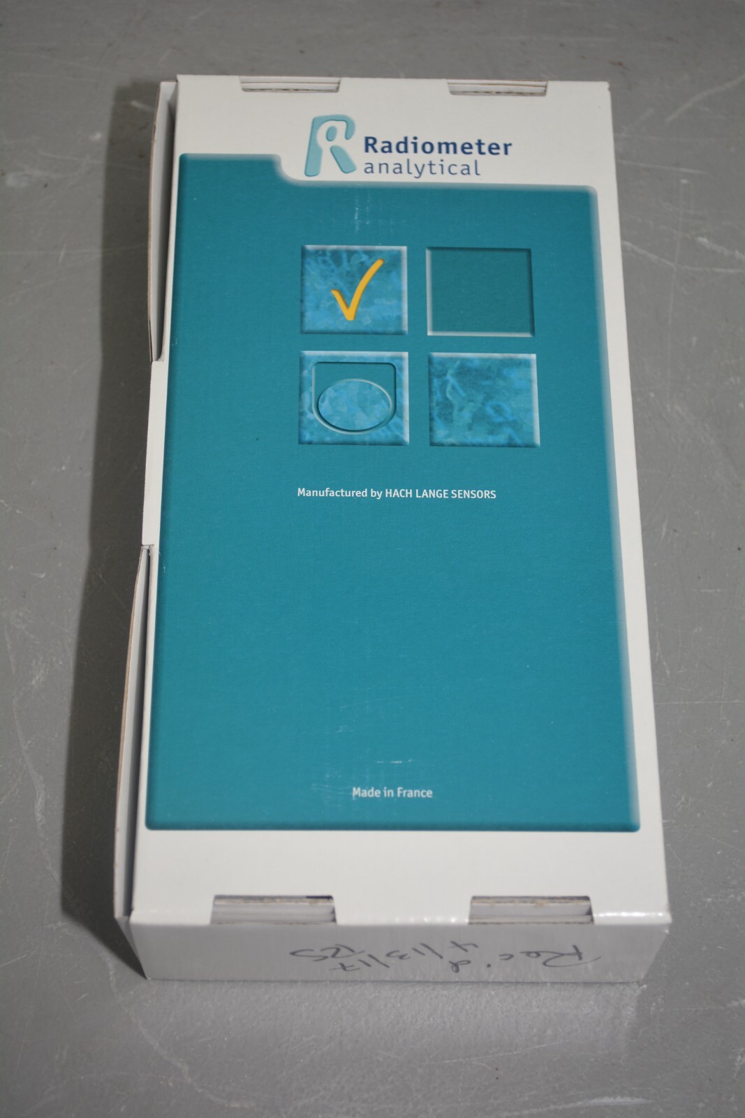 ^ Radiometer Analytical E16M400 pHC2401-8 Combined pH Electrode Red Rod Annular