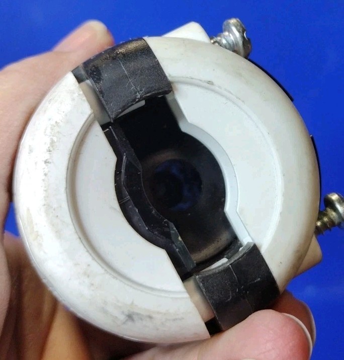 Hubbell HBL2731S 4CV52 30A Twist-Lock Plug 3P 4W 480VAC 30AMP L16-30P SAFETY