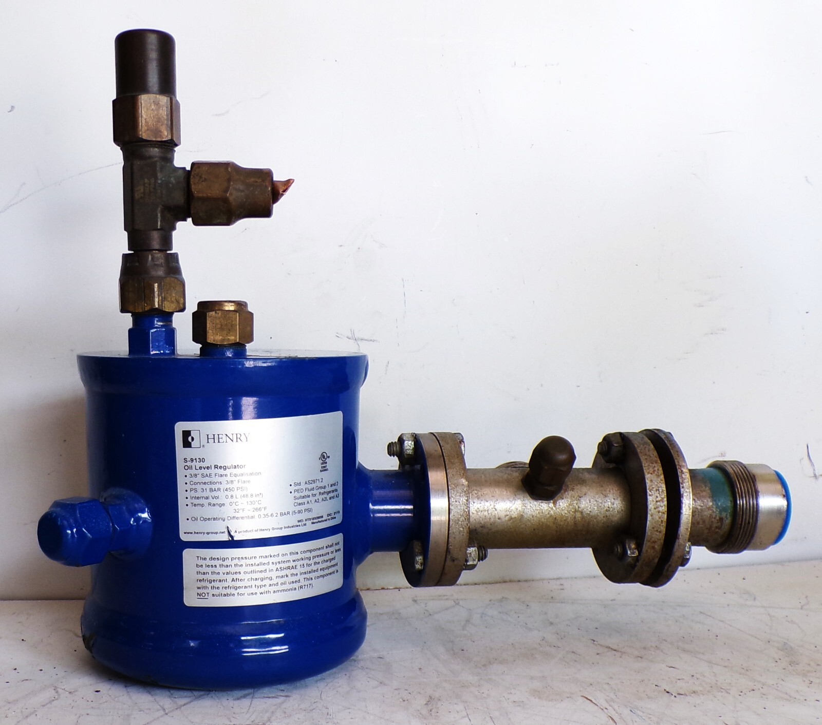 Henry Conventional Adjustable Oil Level Regulator S-9130 Used Cut Out