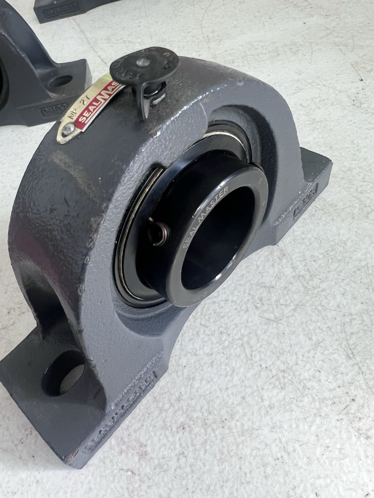 SealMaster NP-27 Pillow Block Bearing 1-11/16” Bore Gold Line USA Qty Available