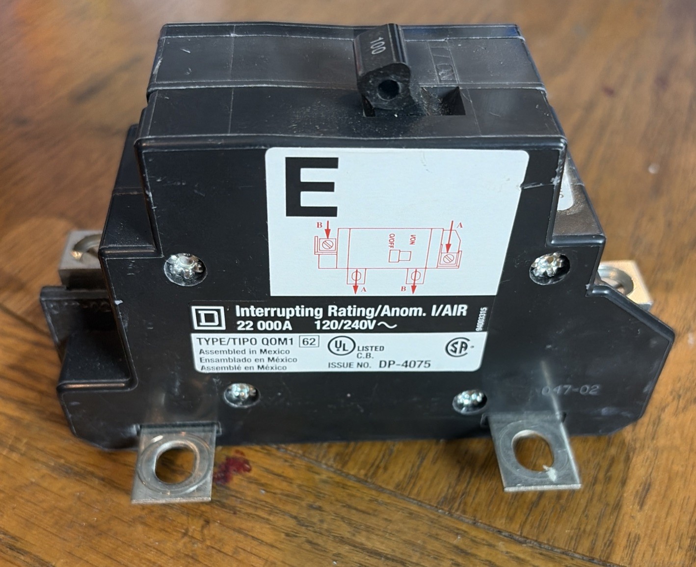 Square D QOM100VH8106 22kA 2 Pole 100 Amp QOM1 Bolt On Main Circuit Breaker NOS