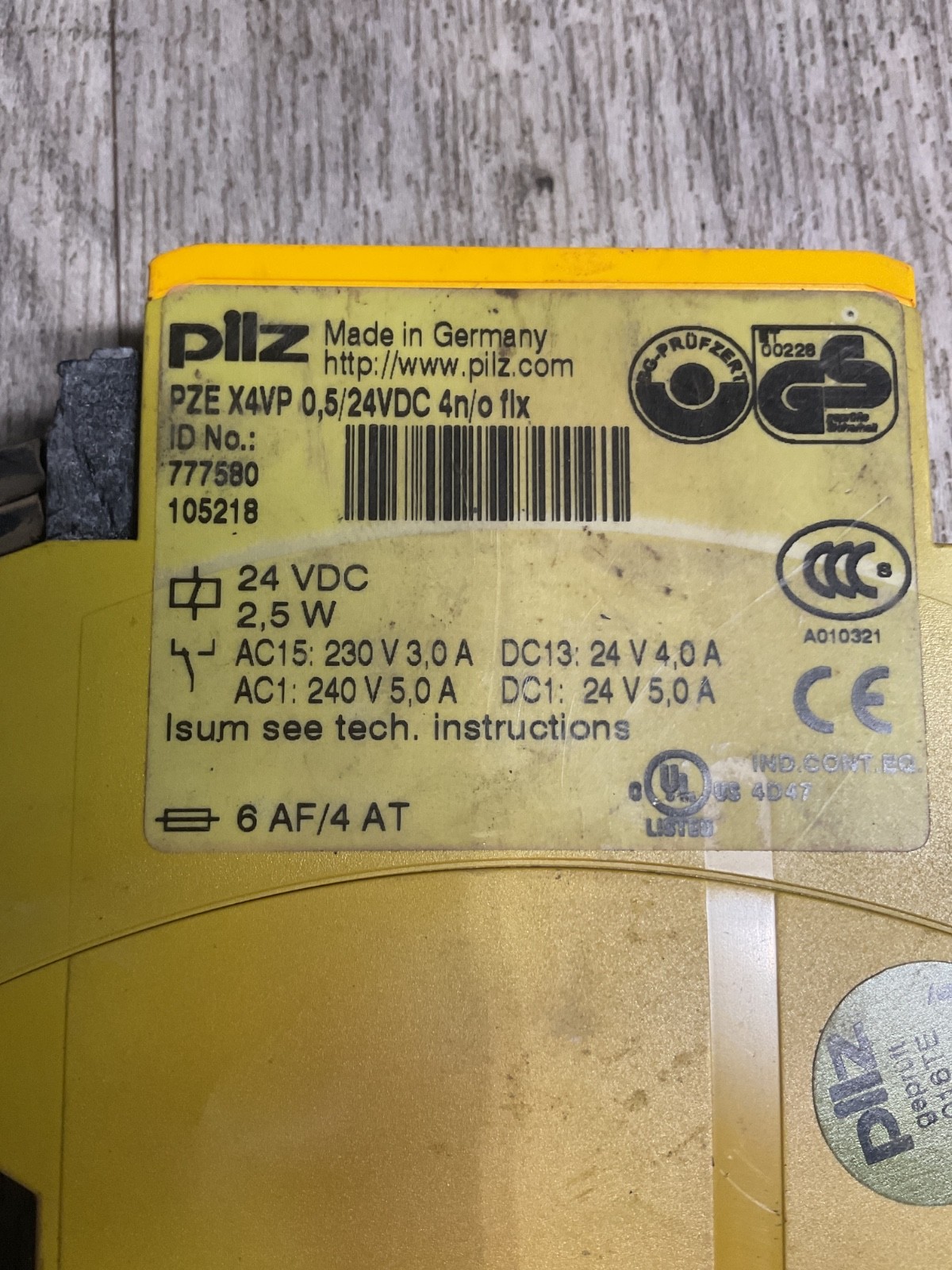 PILZ 777580, PZE X4VP 0.5/24VDC 4N/O FIX SAFETY RELAY 24VDC 6.0A #4002A4ML