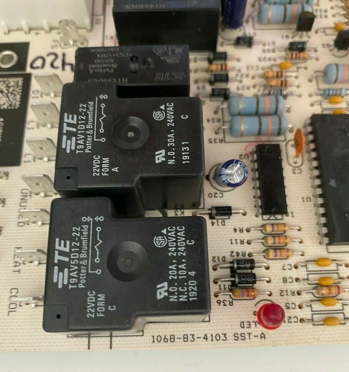 Honeywell 1068-400 Goodman Amana Control Circuit Board PCBAG123 #D420