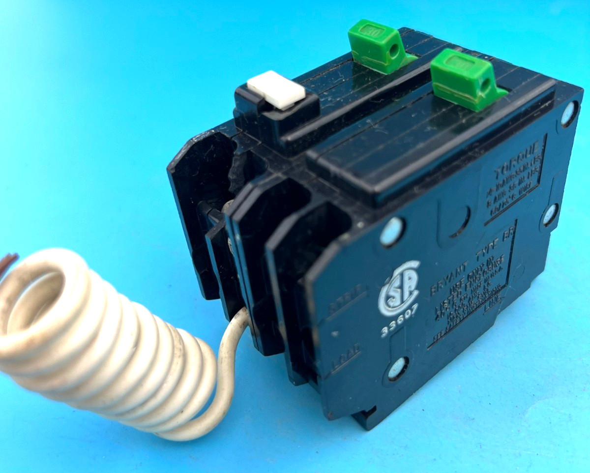 Bryant THQB2130GF 30 Amp 2 Pole Ground Fault Circuit Breaker 30A *CHIP WEAR READ