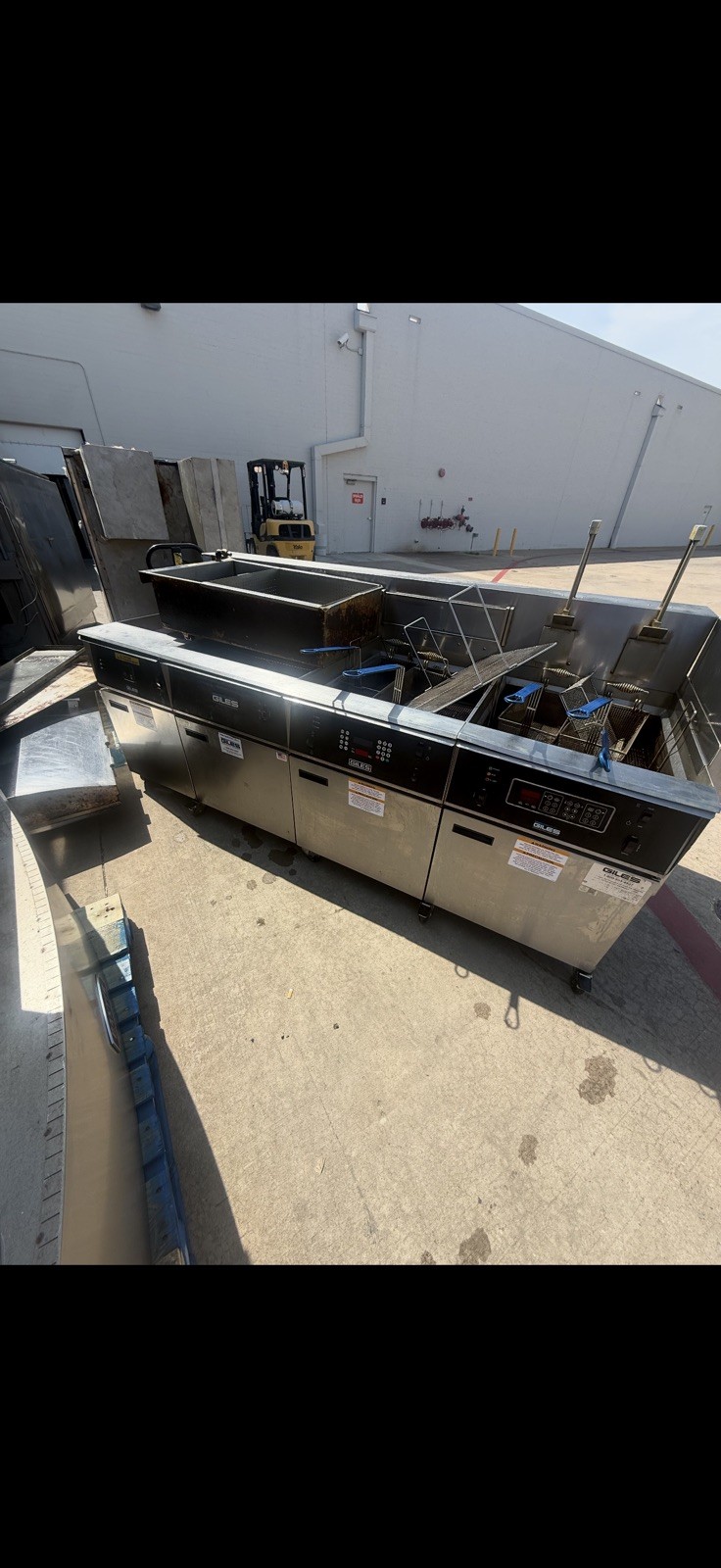 GILES 4 BAY FRYER GILES EOF24 EOFBIB TESTED NICE UNIT WE CRATE & SHIP BY FREIGHT