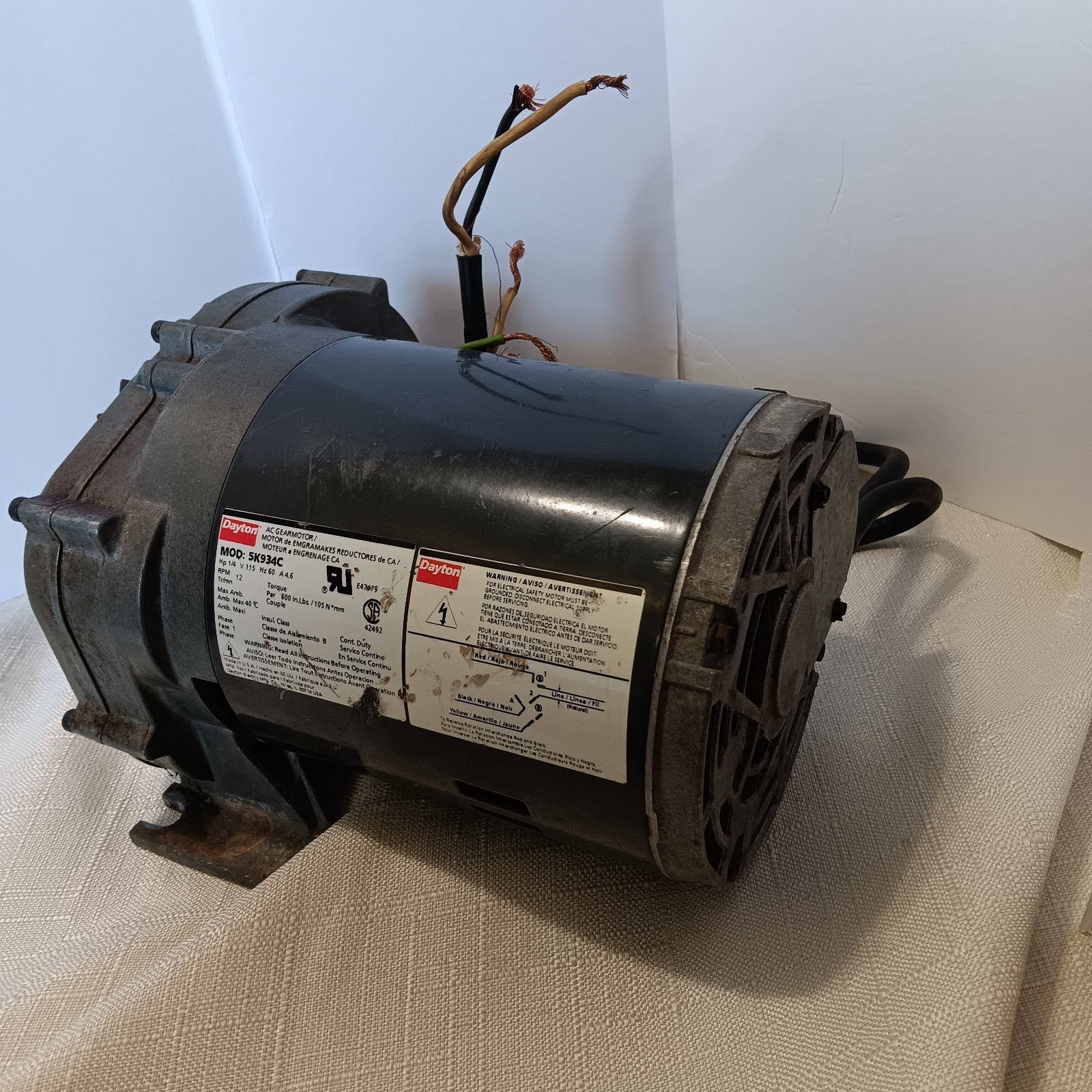 Dayton 5K934C Gearmotor 1/4 HP 115V 12 RPM 144:1 Reversible UNTESTED Parts