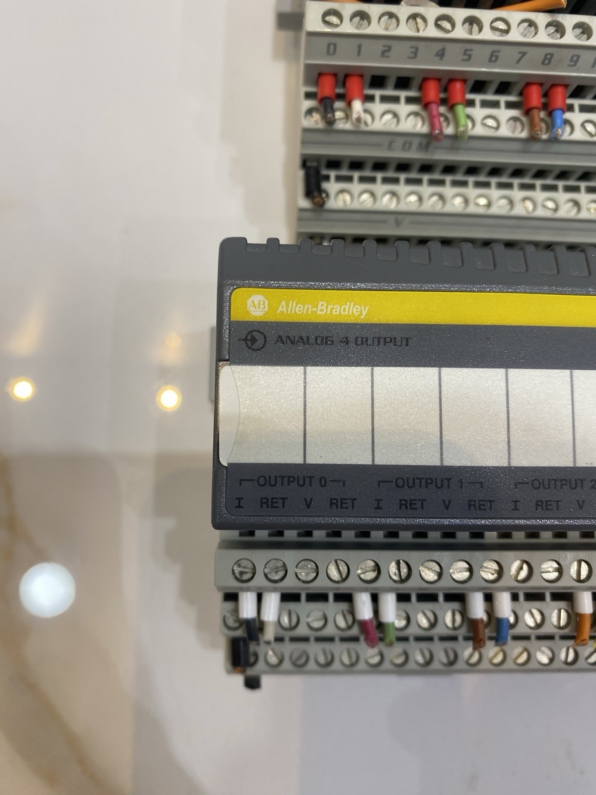 Allen-Bradley FlexI/O-XT Analog 4 Output 1794-OE4XT Ser.B + 1794-TB3