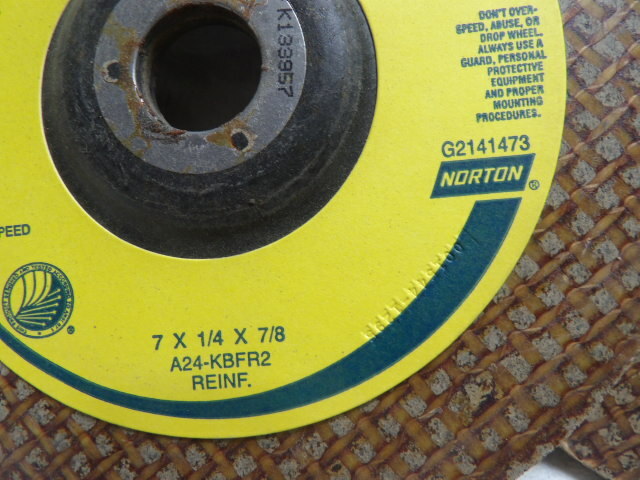 Norton 7″X1/4″X7/8″ Brown Grinding Disc for Stainless Steel A24-KBFR2 (qty of 5)