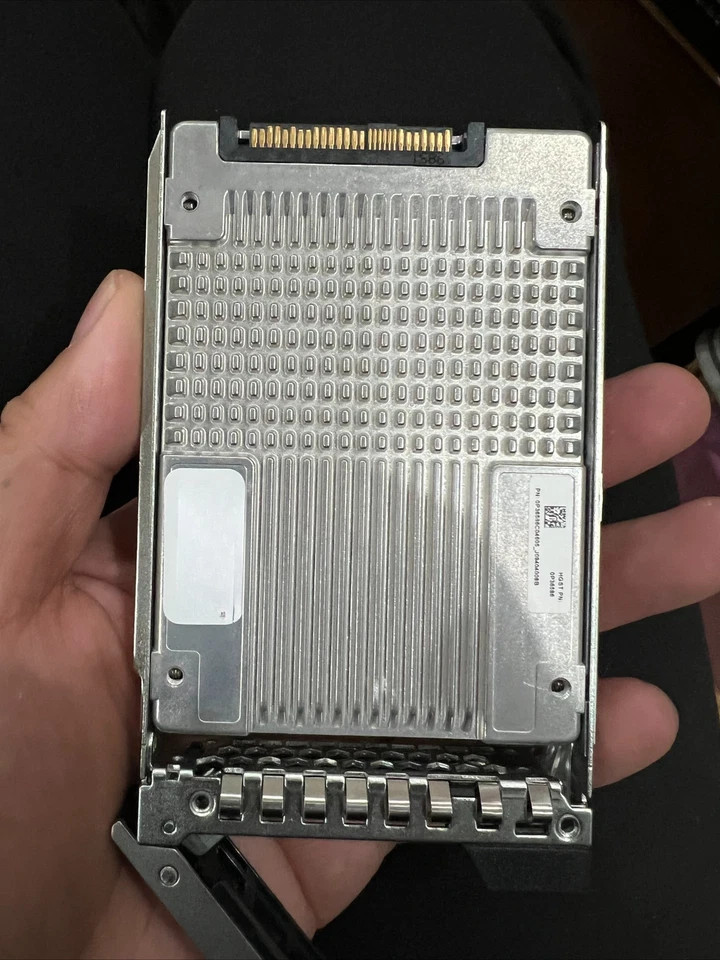 0WJVY9 WJVY9 Dell EMC 960GB 2.5″ SAS 12Gb/s Read-Intensive SSD 14/15/16G KIT