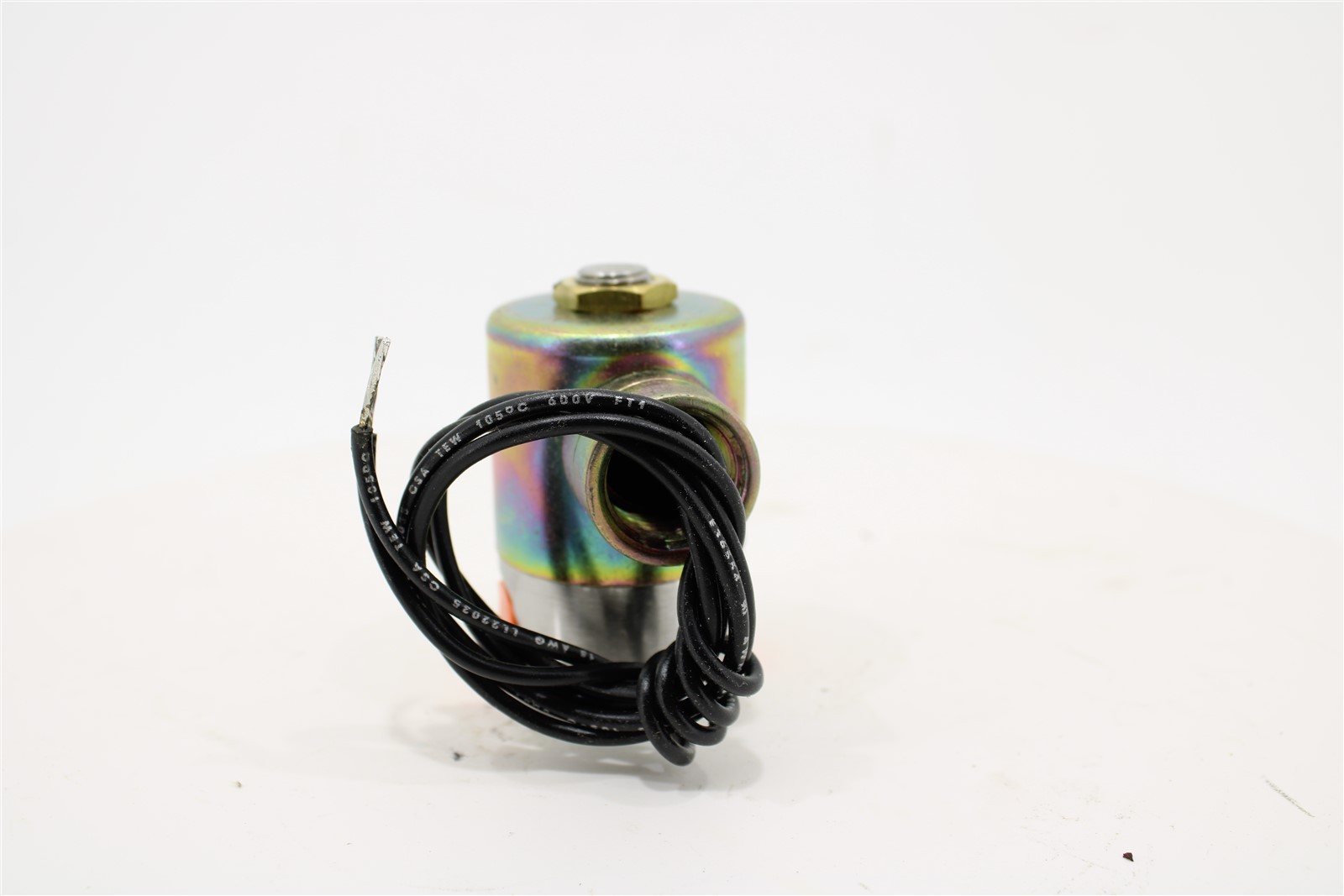 Honeywell Skinner V52DB2022 2-Way NC Solenoid Valve | 120V AC | 1/4 NPT | 10W