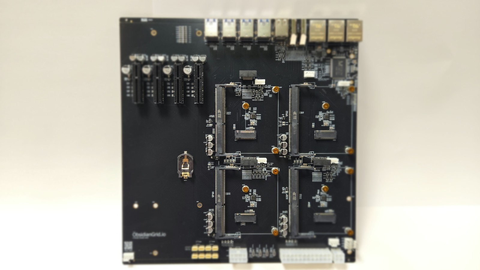 Lattepanda mu cluster/server development board 4 nodes
