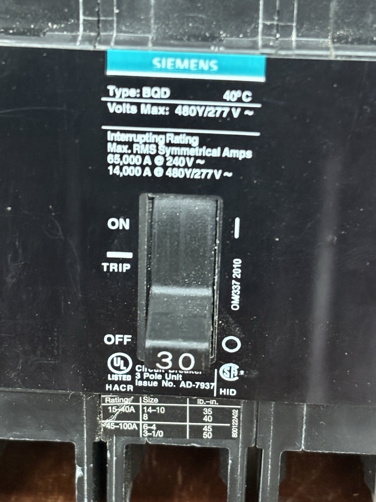 Siemens BQD330 Molded Case Circuit Breaker | 30A | 3-Pole | 480Y/277V | Bolt-On