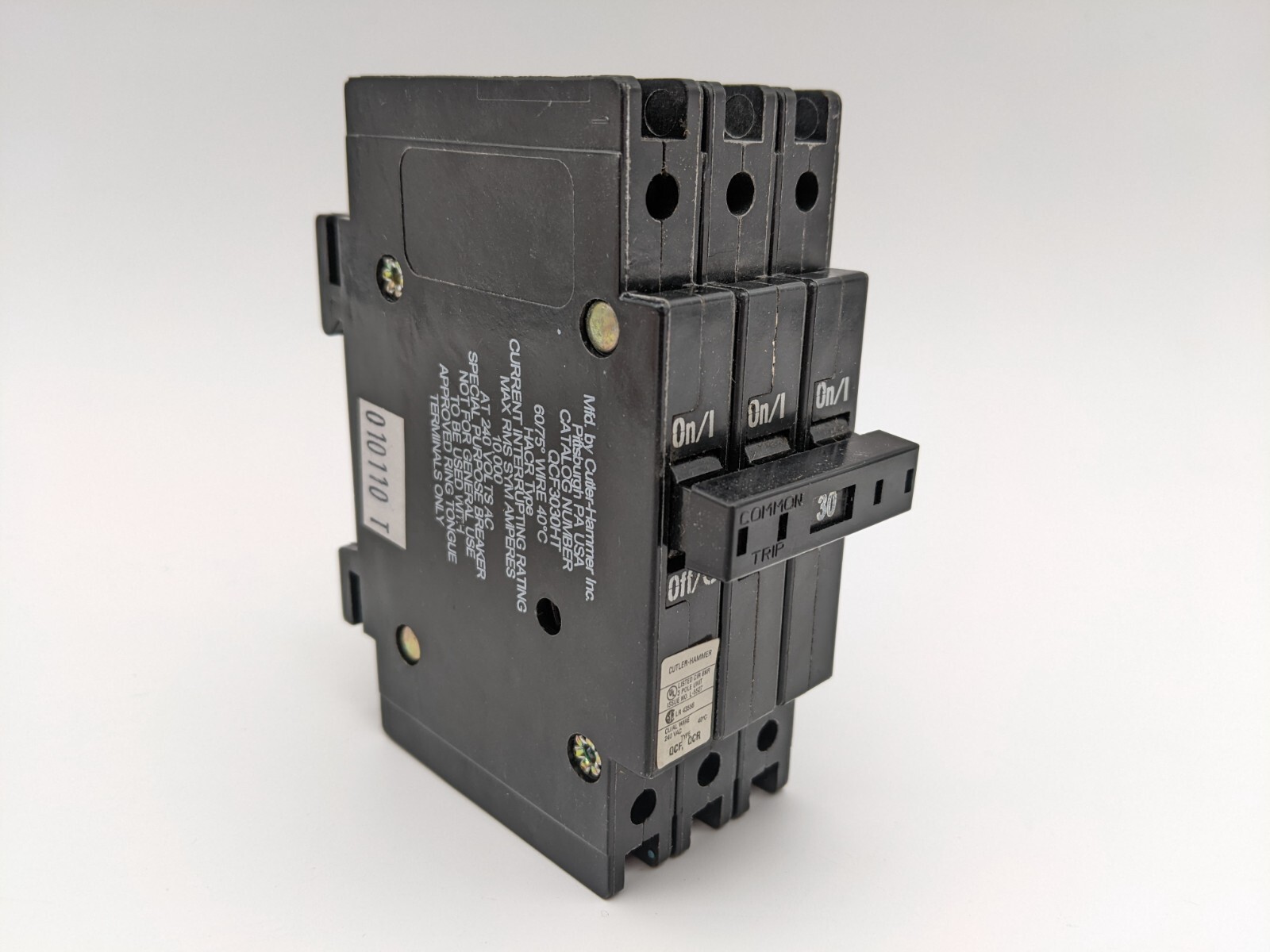 Cutler Hammer QCF3030HT Circuit Breaker 30 Amp 3 Pole 240 VAC DIN Rail Mount NOS