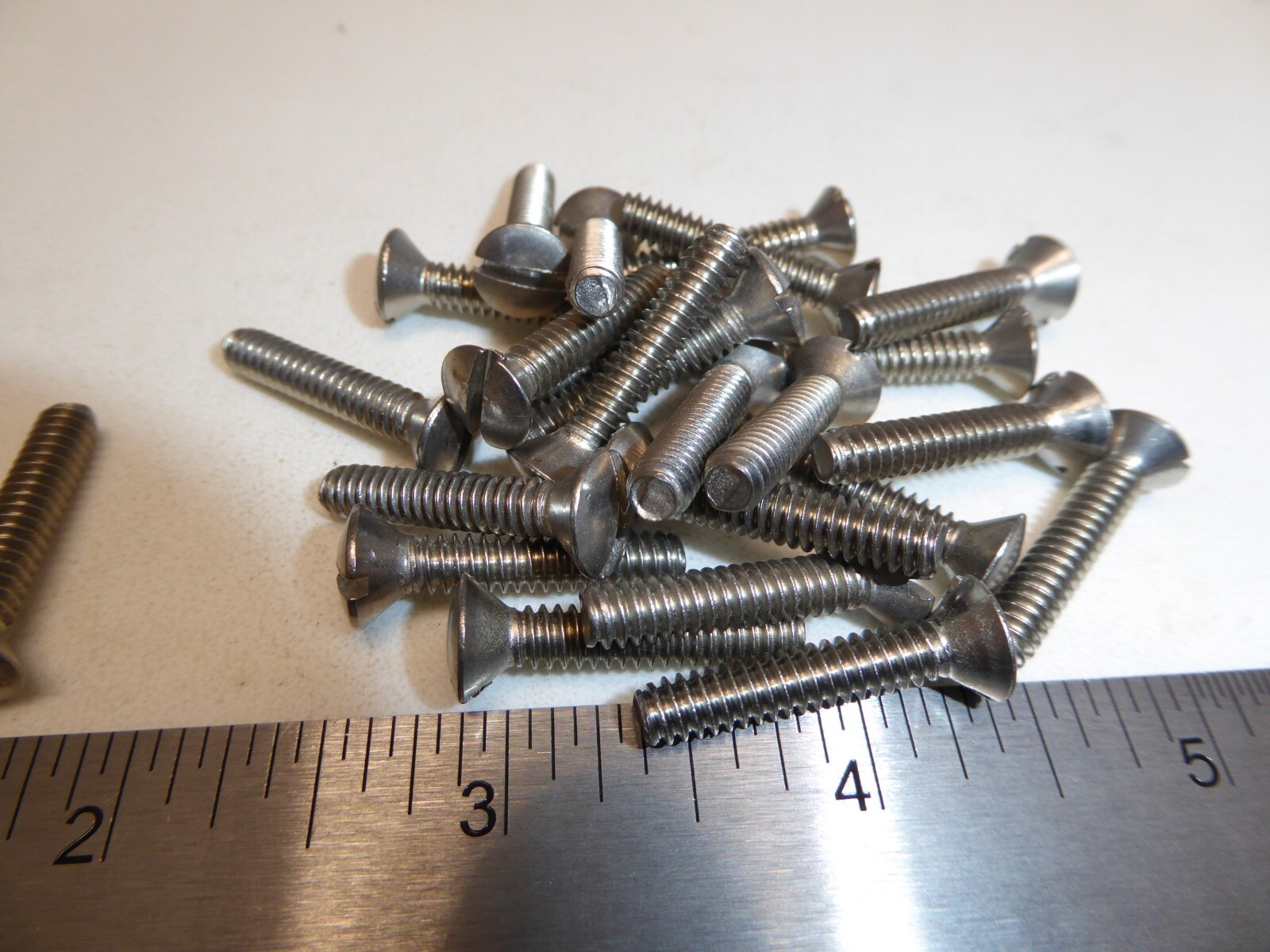 10-24 x 1″ Oval Head Slotted Machine Screw SS 18-8 VINTAGE USA Made Qty 25