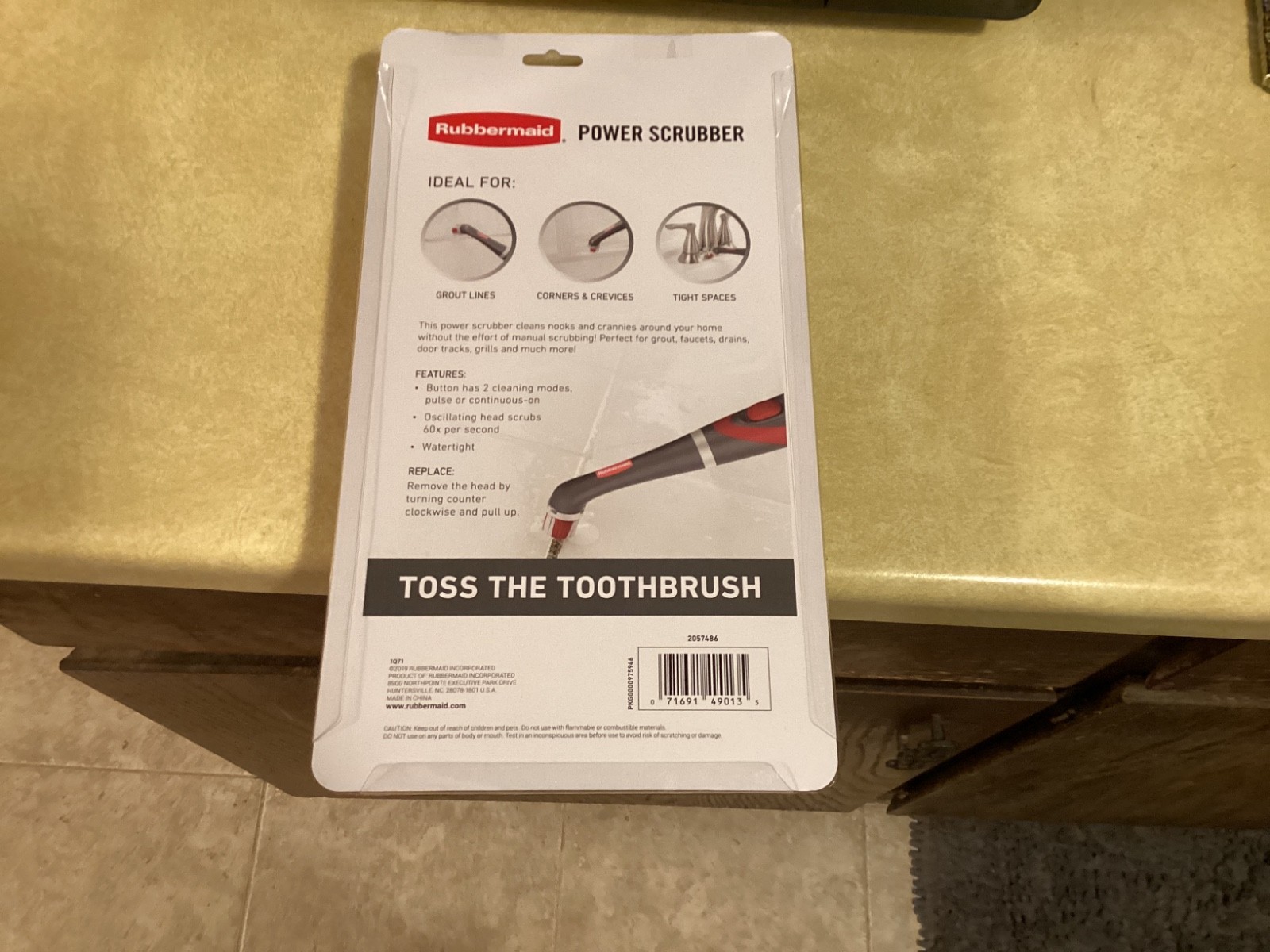 Rubbermaid 2057486 Reveal Power Scrubber – Red/White Bristles, Red Handle New