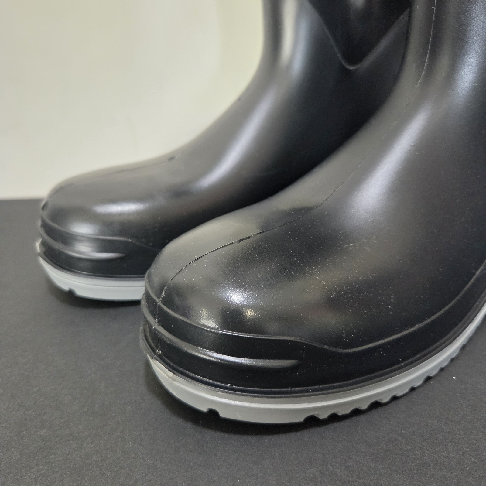 Dunlop Women’s/Men’s Rubber Boot, Steel Toe, 16″ Height, Black, Size M-6 W-8