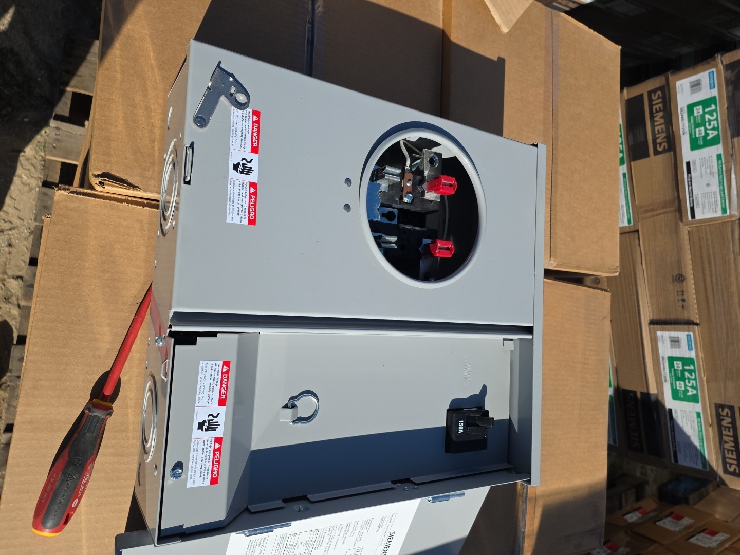 SIEMENS MM0202B1150 150-Amp Meter / Main Breaker Combination. Outdoor. Subpanel