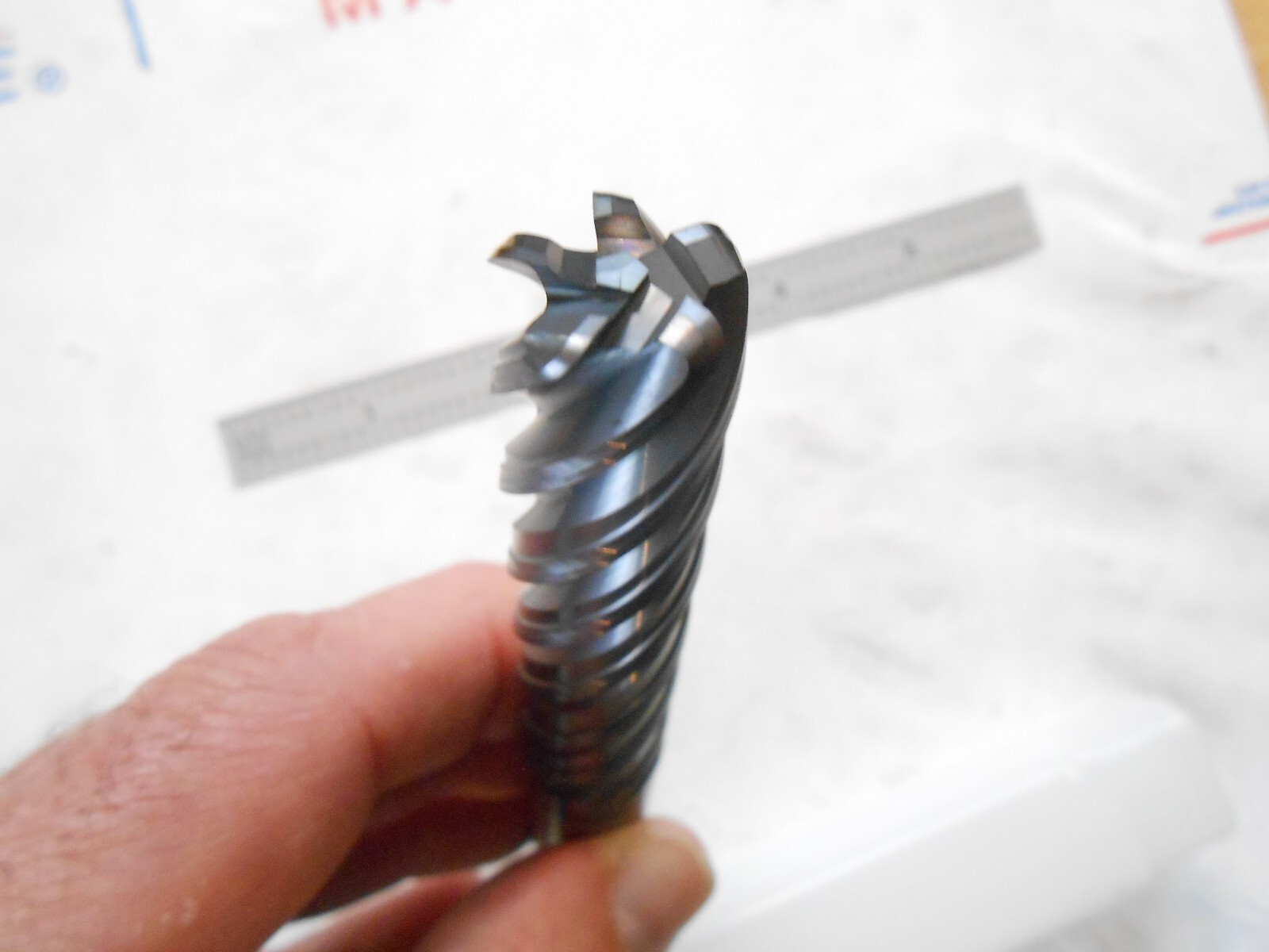 NEW WIDIA 5/8″ DIA X 2-1/2″ LOC X 5-1/4 OAL X .09″ CR 5FL NON-CC CARBIDE ENDMILL