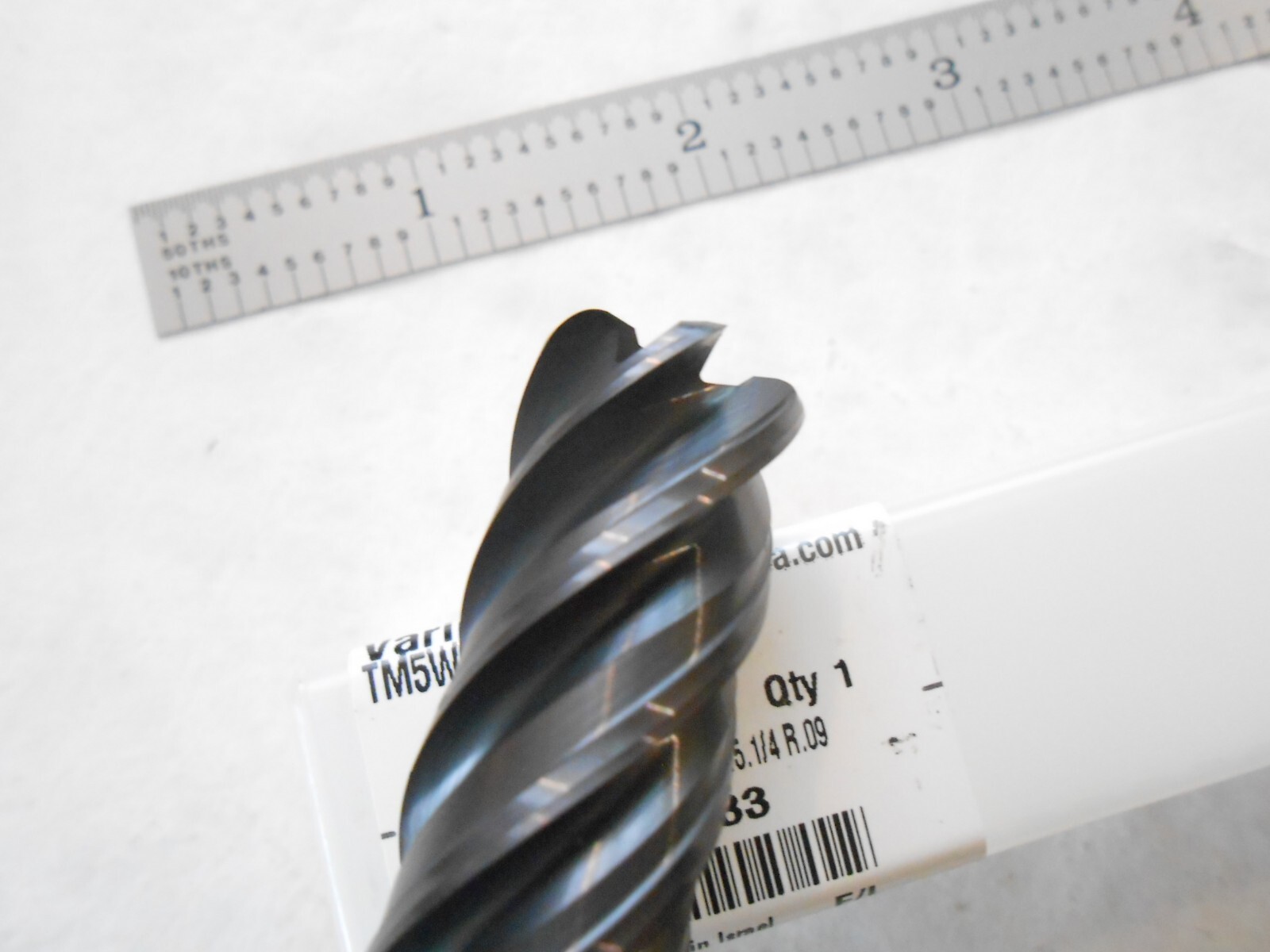 NEW WIDIA 5/8″ DIA X 2-1/2″ LOC X 5-1/4 OAL X .09″ CR 5FL NON-CC CARBIDE ENDMILL