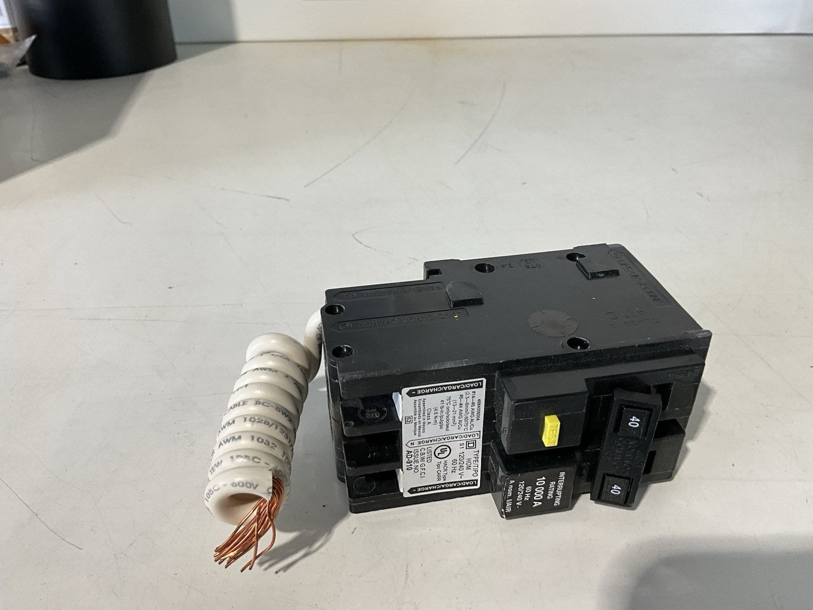 Square D HOM240GFIC HOM240GFI Ground Fault 2P 40A Mini Circuit Breaker New!