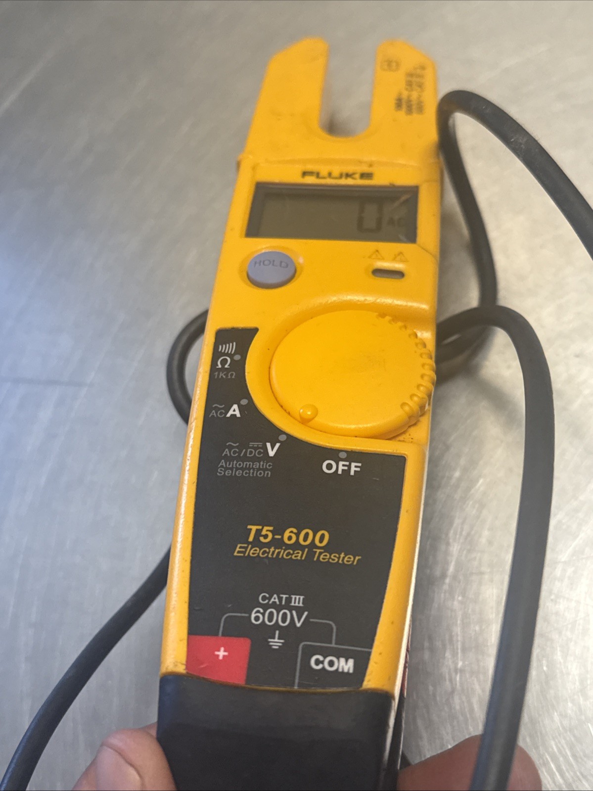 Fluke T5-600 Tester 1000V 600V Cat IV III AC DC Ohms 100A Leads Works automatic