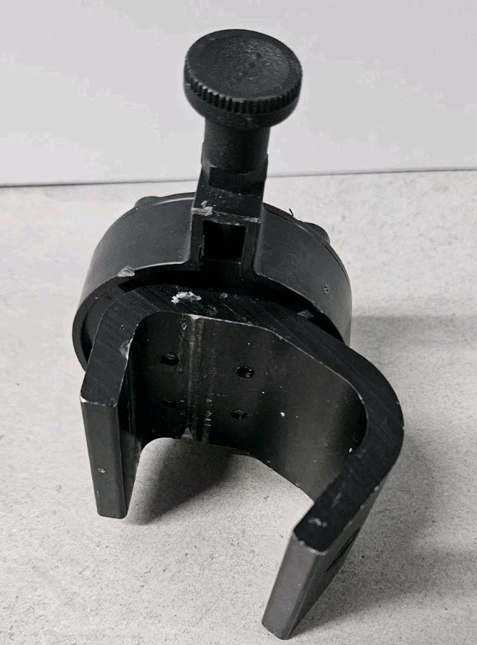 Medfusion 3500 4000 22-1050-51 Pole Clamp Rotating Mount